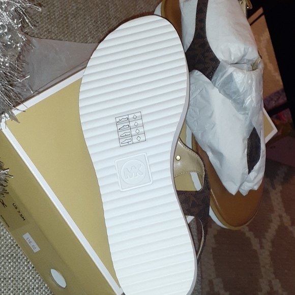 Brand New Michael Kors Sandals - Picture 6 of 8